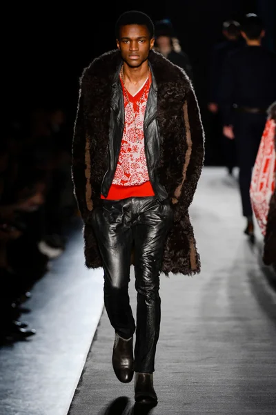 Look 18